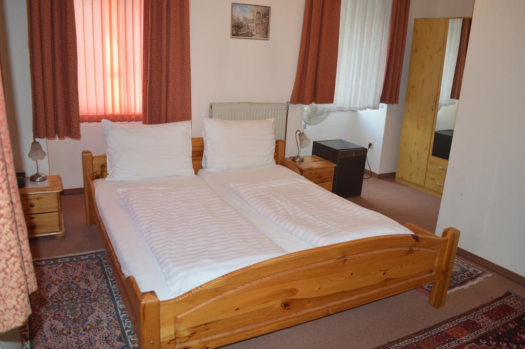 Hotel Pension Walzerstadt Vienne Chambre photo