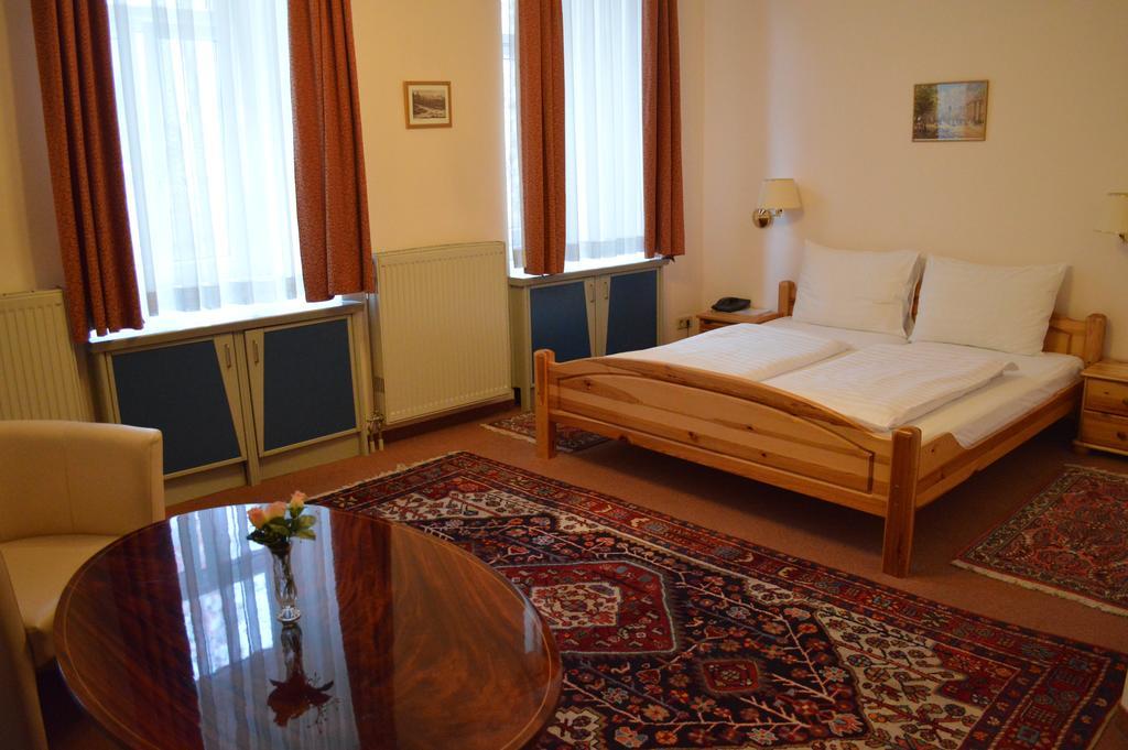 Hotel Pension Walzerstadt Vienne Chambre photo