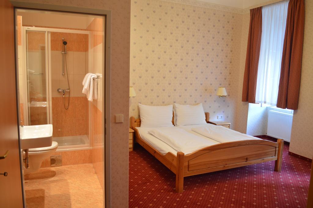 Hotel Pension Walzerstadt Vienne Chambre photo