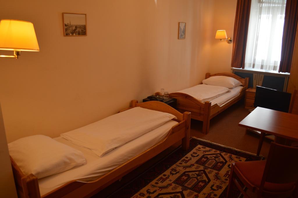 Hotel Pension Walzerstadt Vienne Chambre photo